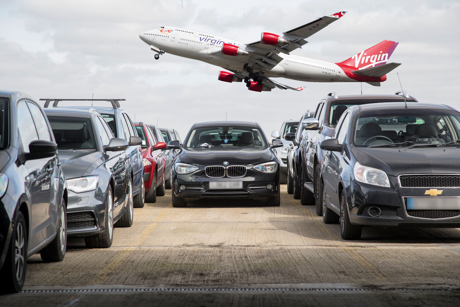 Парковка в аэропорту: что на самом деле происходит, когда вы покидаете свой автомобиль?