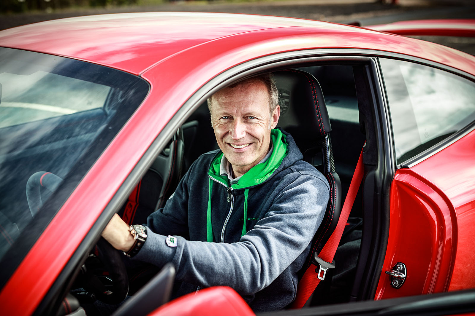 Интервью: человек, который отлично делает автомобили Porsche GT-series