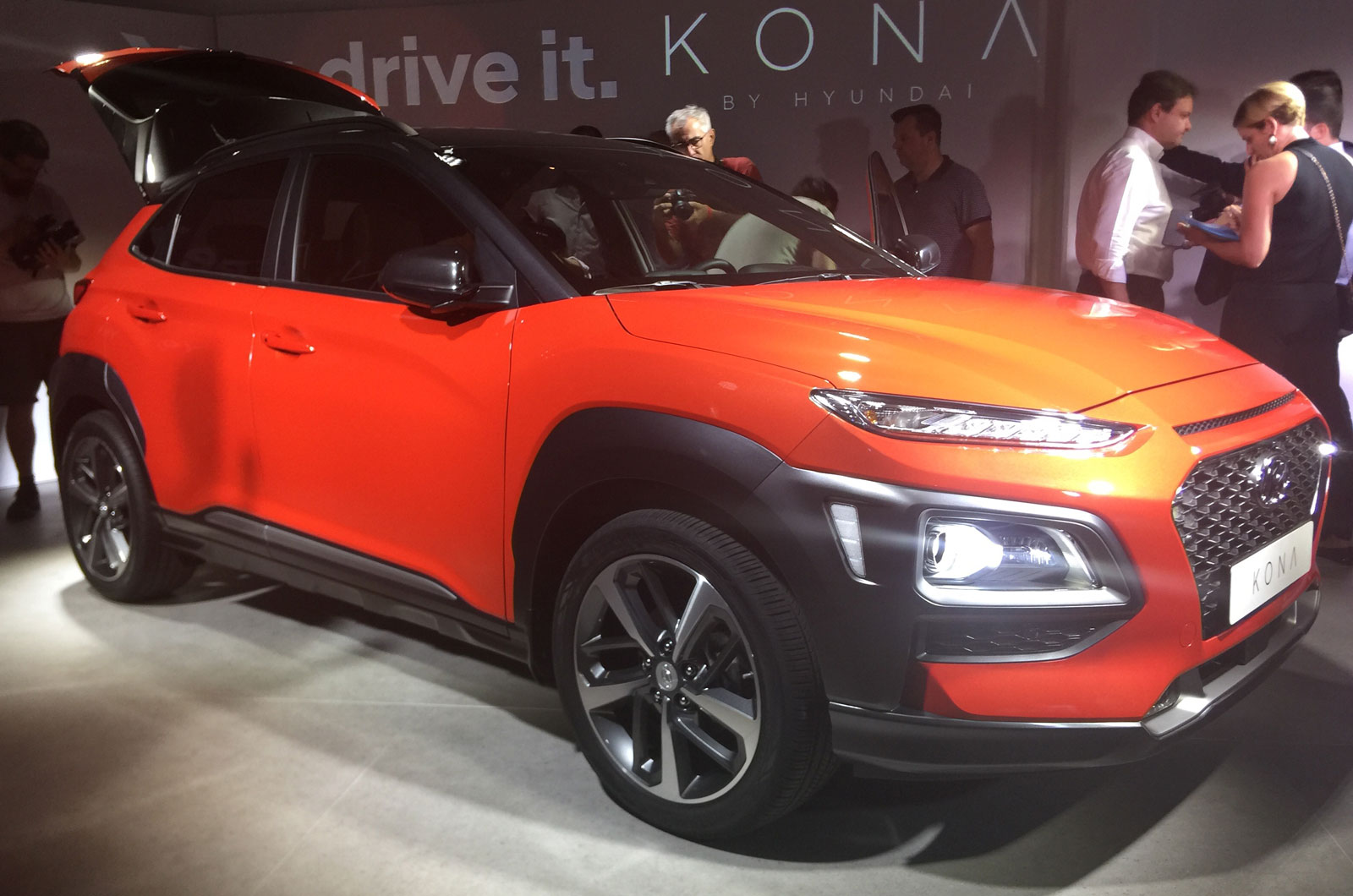 Hyundai Kona продемонстрировала новые европейские фотографии соперника Nissan Juke