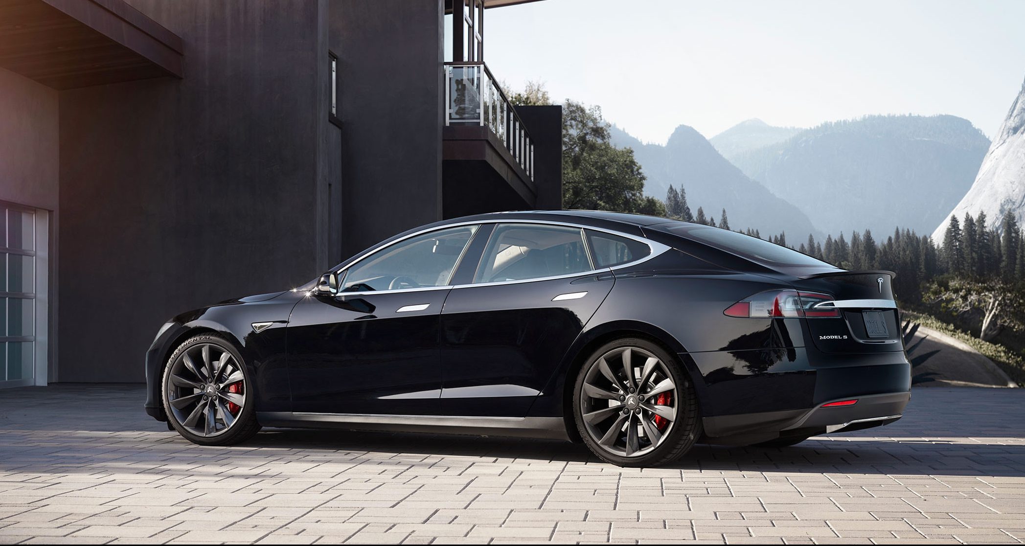 Tesla Motors разозлили после того, как AAA повысил ставки страхования на своих автомобилях