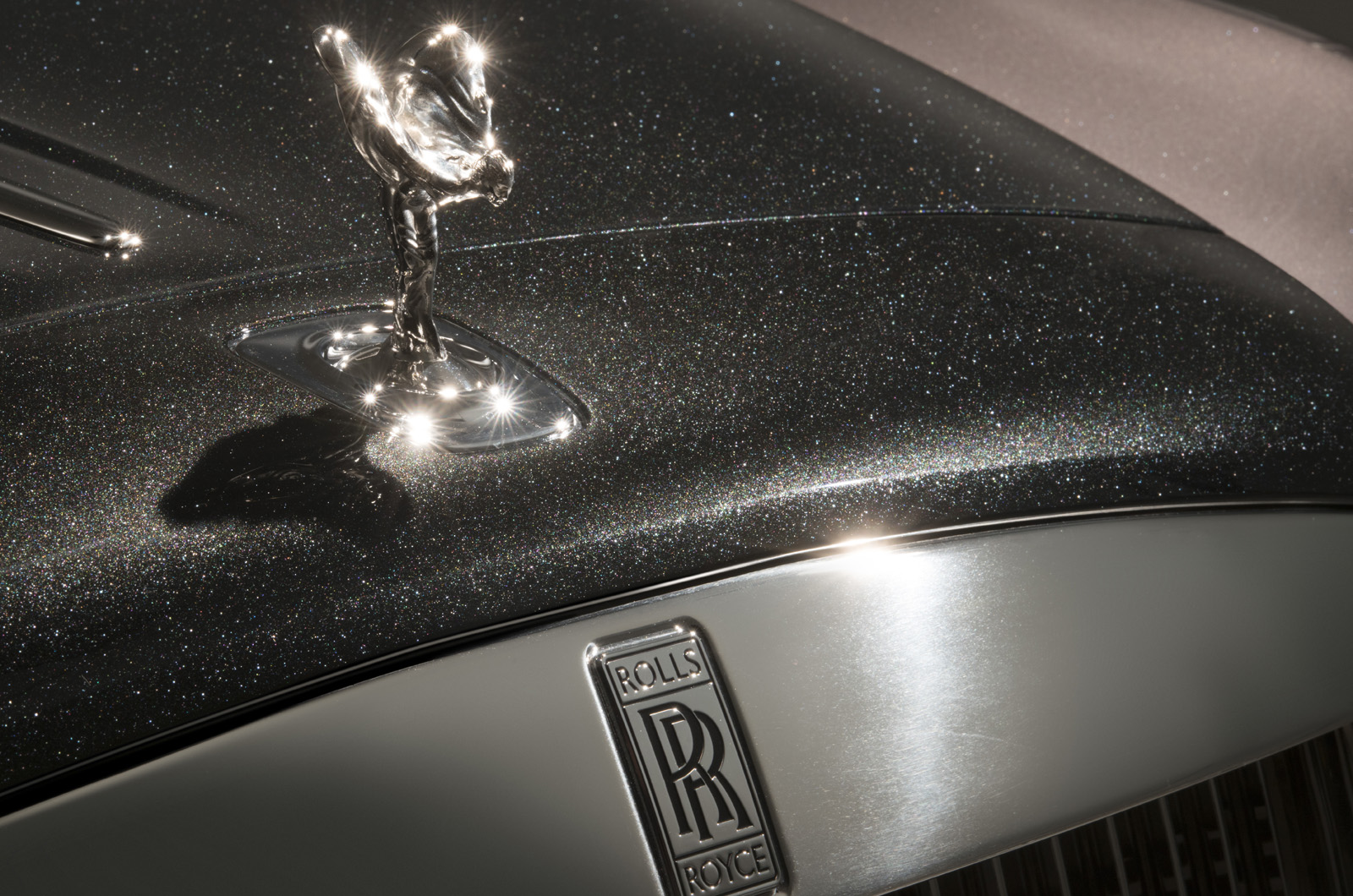 Rolls-Royce исключает гибридные силовые агрегаты перед электрическими моделями