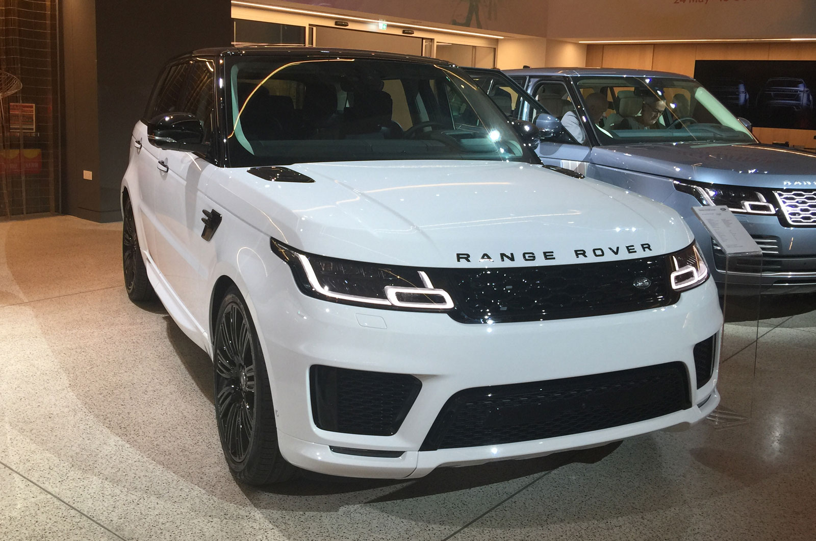 Новый Range Rover Sport впервые показан в металле