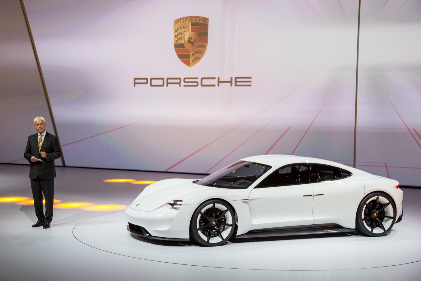 Неожиданное волнение Porsche для EVs продолжает раздуваться
