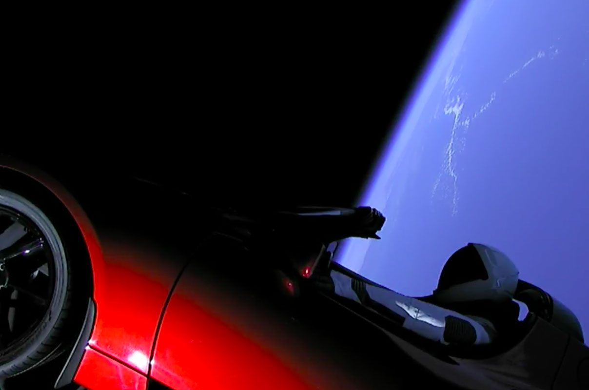 SpaceX Falcon Тяжелая ракета на пути к Марсу с родником Тесла