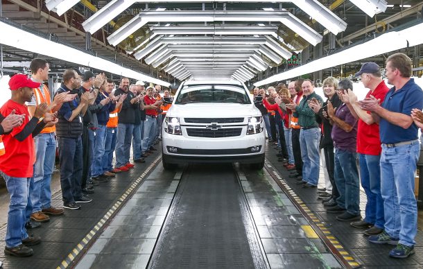 GM предлагает выкуп до 18000 наемных работников