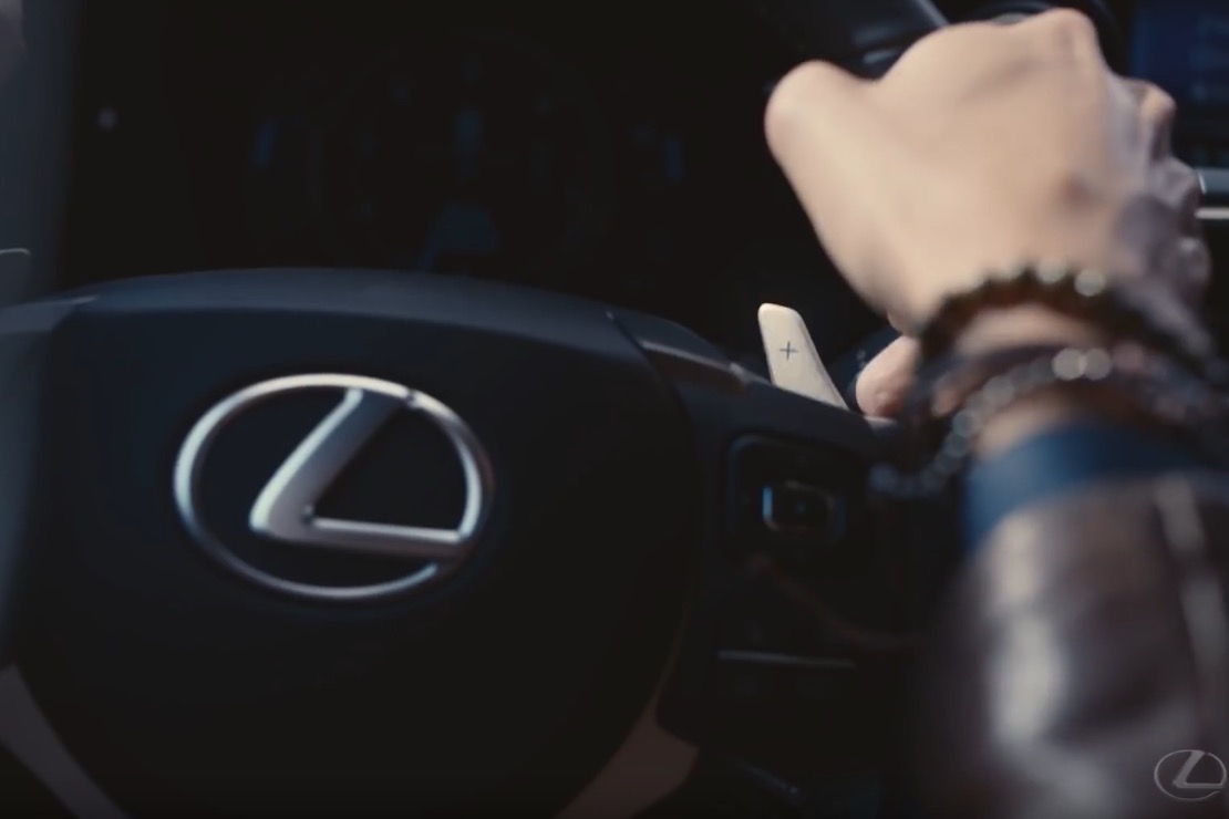 Удручающий новый Lexus IS Commercial в основном возлагается на всех нас