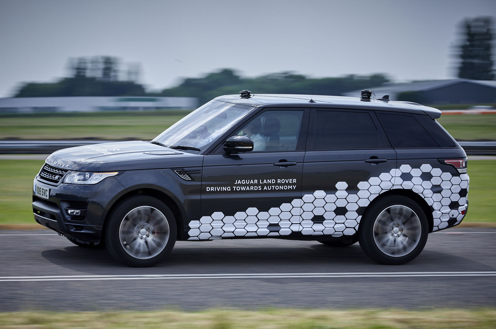 Jaguar Land Rover показывает первый полностью автономный Range Rover