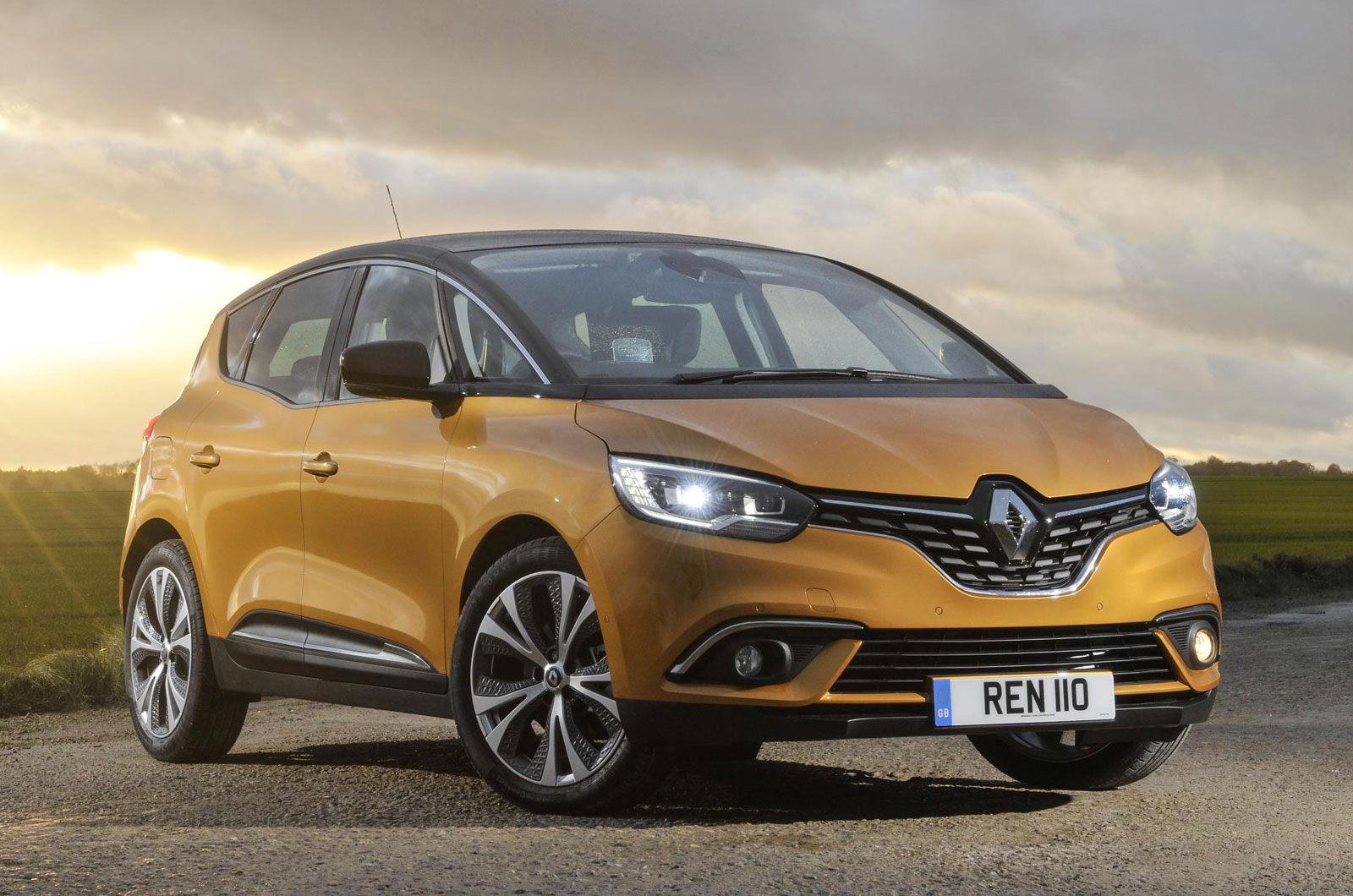 Модели Renault Scenic и Grand Scenic Hybrid Assist теперь продаются сейчас