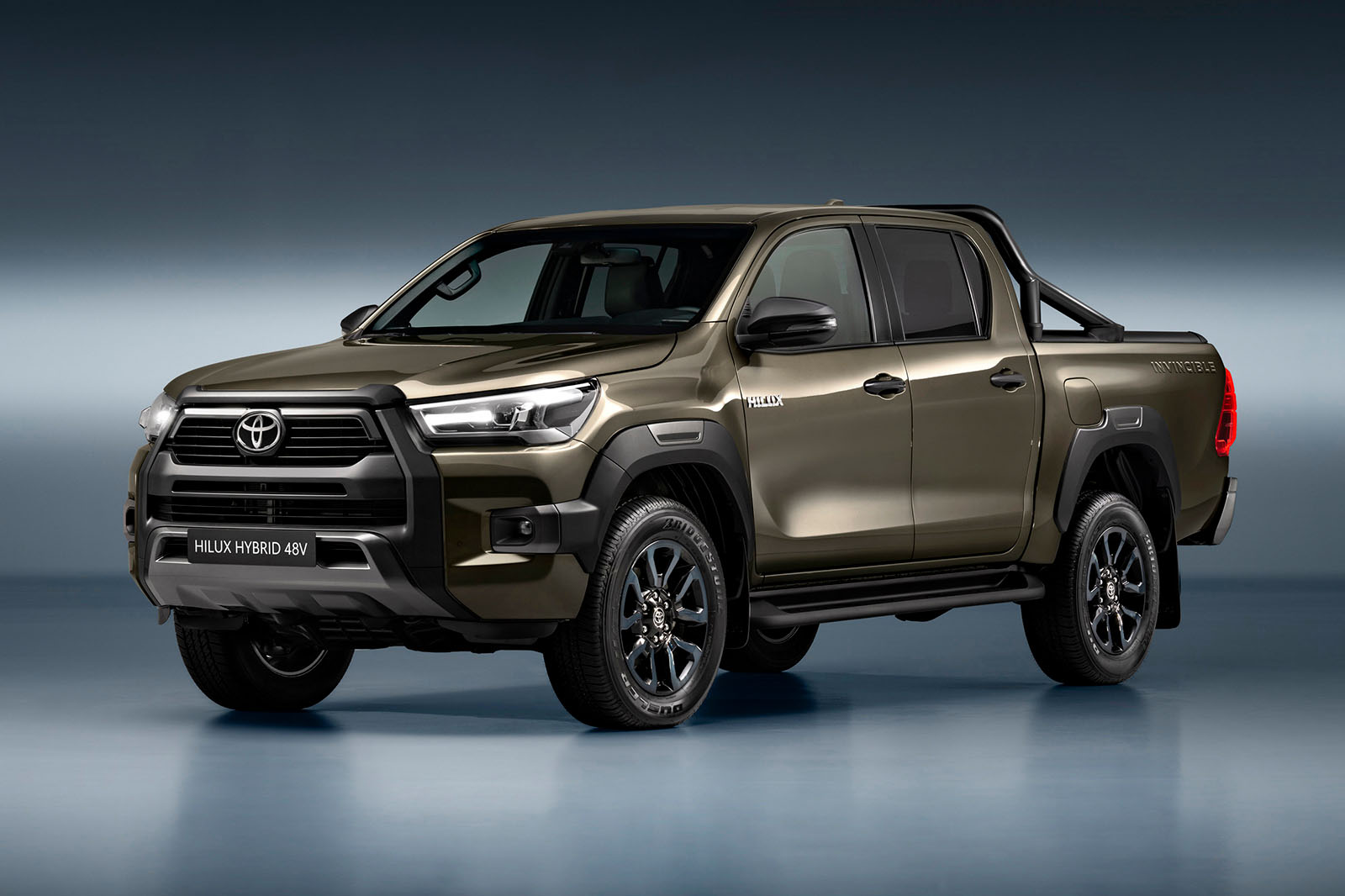 Toyota Hilux добавит гибридную опцию в 2024 году